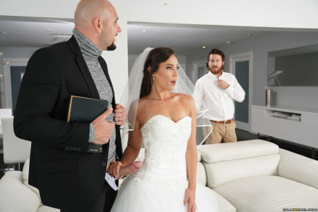 Bootylicious bride Kelsi Monroe screws a handsome officiant on her wedding day - #227622