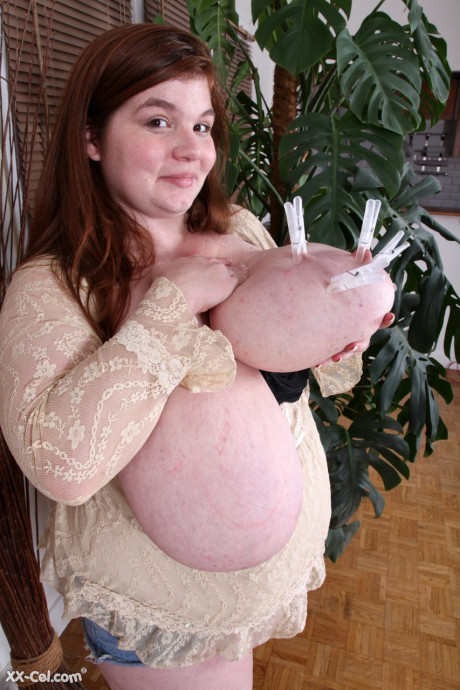 Fat amateur brunette Lexxxi Luxe oils up her humongous boobs and squeezes them - #10982