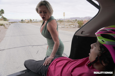 MILF with gigantic melons Dee Williams gives a bj before riding a man face and dick - #139572