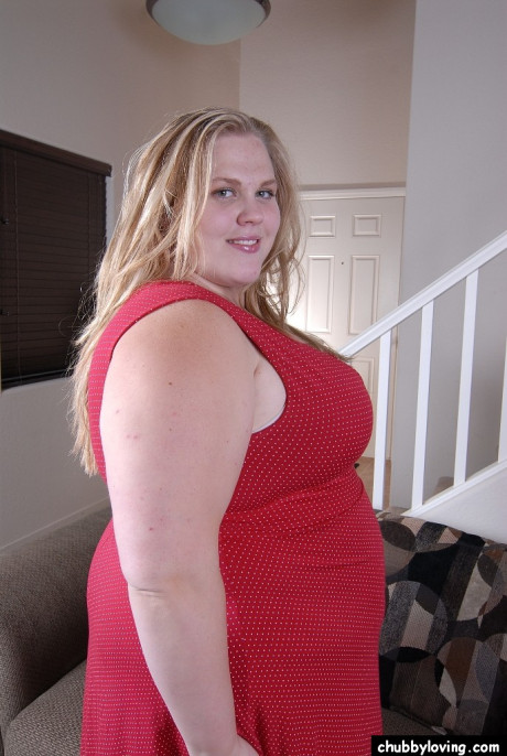 Attractive SSBBW Christina spreads her shaved twat after stripping undressed - #88394