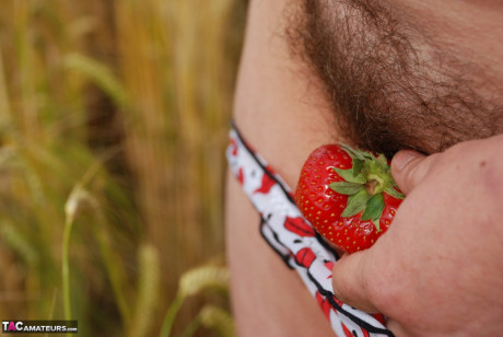 Mature British amateur Juicey Janey shows her boobies and twat in a field of wheat - #182393