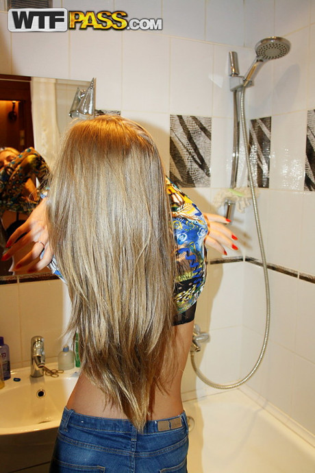 Slim amateur uncovers her small titties in blue jeans during homemade action - #266338