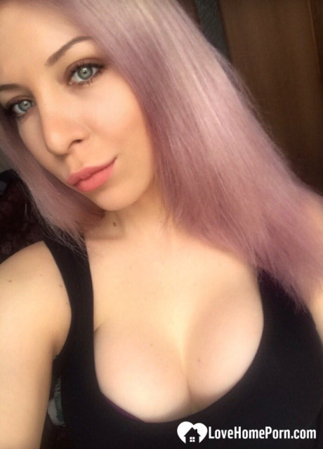 Yellow-haired MILF shows her juicy titties & her tasty twat while taking nude selfies - #223200