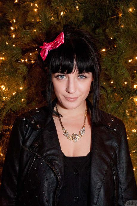 British Samantha Bentley with ebony hair, black stockings and pretty pink bow - #46586
