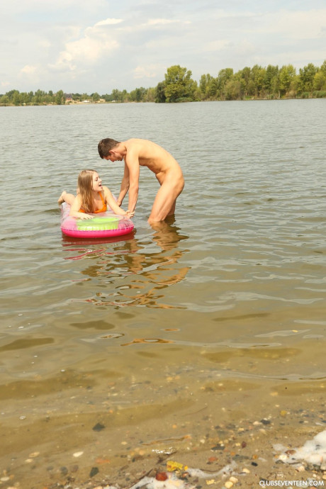 Amateur teen Alessandra strips and humps a stranger's dick by the river - #30955