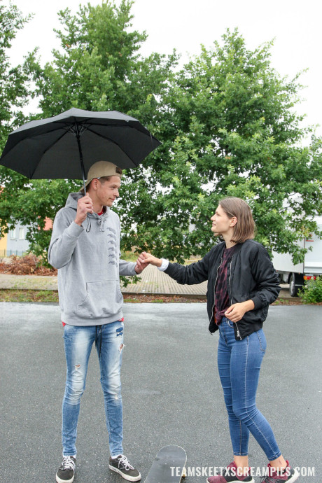 Wild babe Grace Carson enjoys outdoor hardcore sex with a hunky stranger - #230404