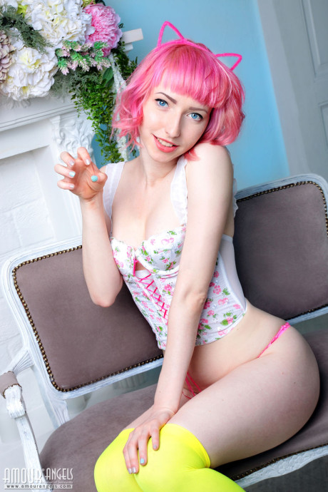 Young solo chick gf chick with pink hair display her bald vagina in yellow OTK socks - #169612
