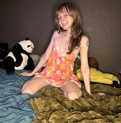 Cute amateur teenie Teensy Bella poses seductively in her nightgown - #41567