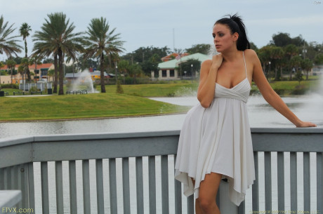 Glamour babe Kate does upskirting and flashes her pretty camel toe in public - #25577