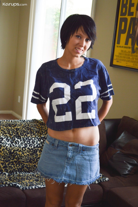 Comely Velvetine flaunts her juicy breasts & gives rear views of her shaved vagina #10518