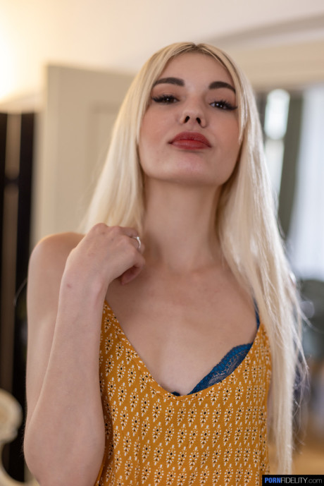 Blondy pornstar Luna Wolfs strips to her heels & shows her hot inked body - #111079