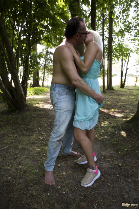 Blondie Nicole Brix gets her twat licked and sexed by an cougar daddy outdoors - #14919