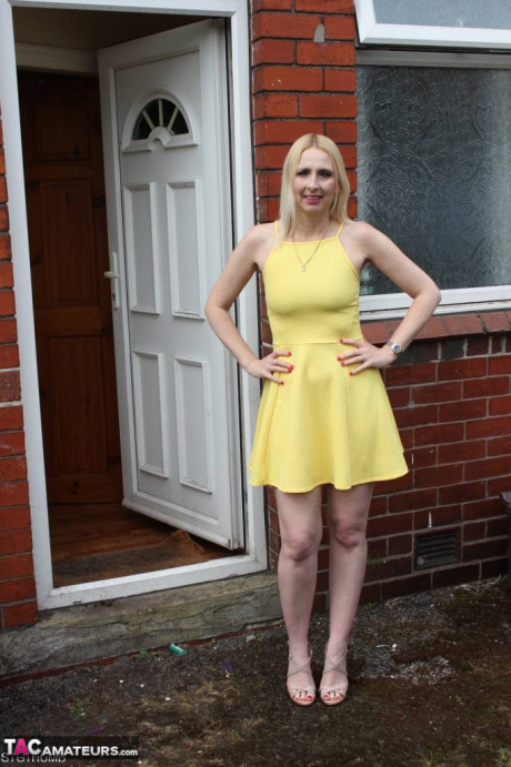 Blondy amateur Tracey Lain flashes outside her house before deep anal fucking - #28570