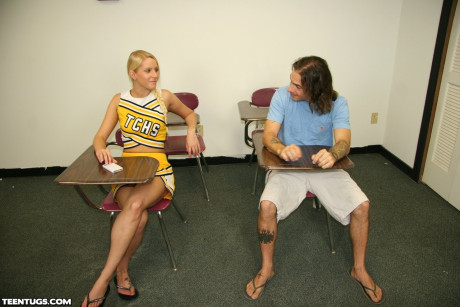 Blondy cheerleader Vanessa cell unveils her perky melons before giving a handjob - #166806