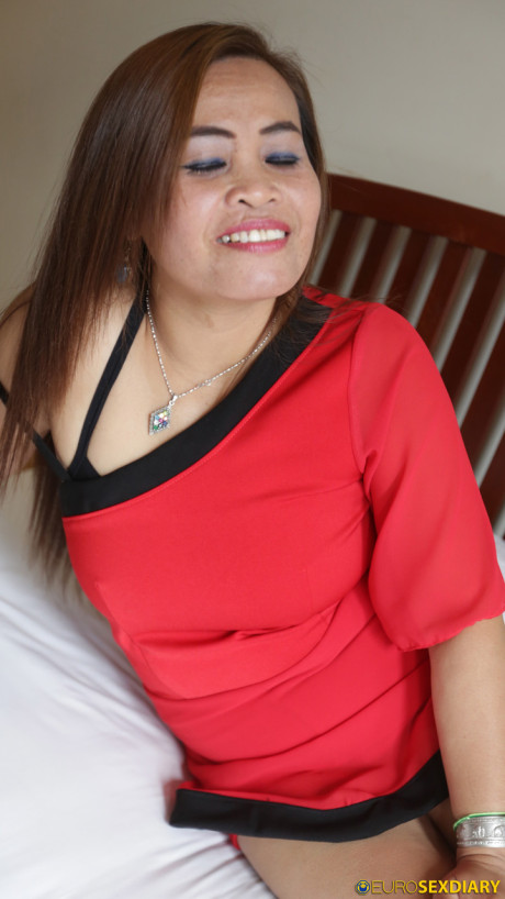 Sleazy amateur Thai MILF likes hardcore POV sex & takes a cumshot - #204984