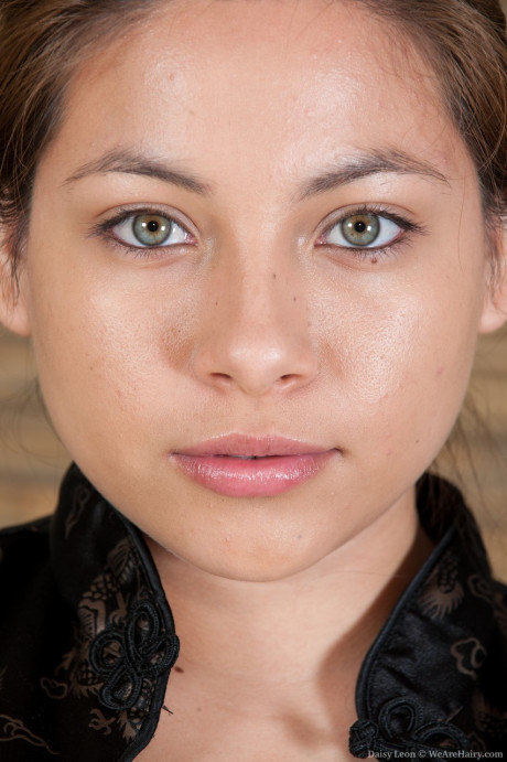 Thick teen skank girl lady Daisy Leon removes her hose in order to display her beaver - #228825