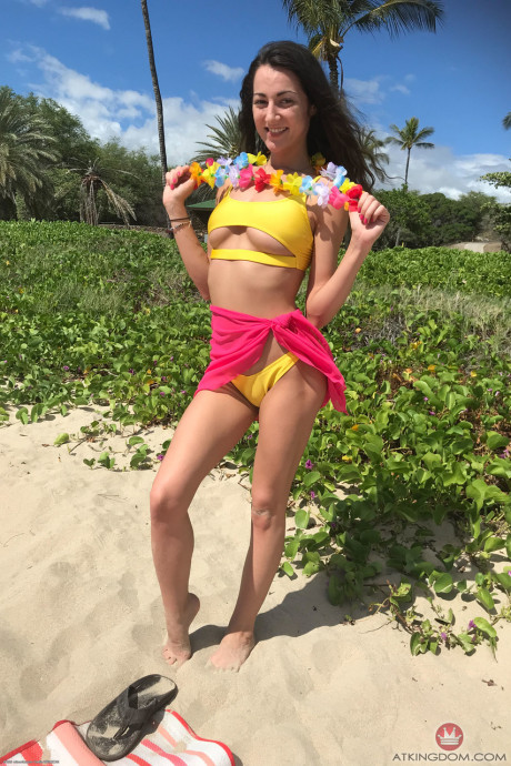 Hot American girl girl broad Lily Adams flaunting her monstrous behind & her cuddly natural tits #6436
