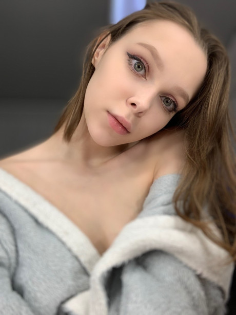 Beautiful fine OnlyFans model Little Kitty flaunts her holes & breasts in a solo - #187955