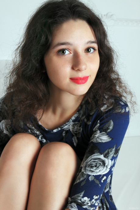 Glamorous brunette Yennefer shows off her gigantic butt & her lovely vagina lips - #199647