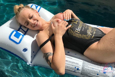 Amateur gf Paris White sunbathing and showing her melons at the pool - #1565