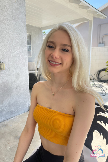 Amateur girlfriend Scarlett Hampton shows her sexy pierced breasts and hot holes - #207201