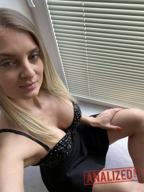 Blonde pornstar with firm titties Imanuela flaunts her incredible figure - #78698