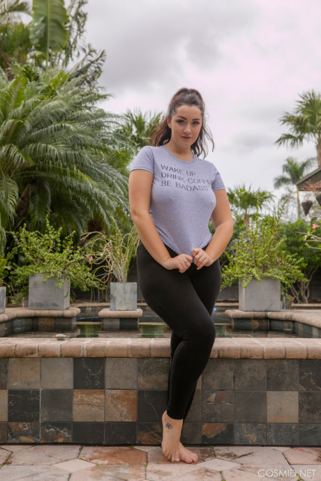 Amateur BBW Lexi Lloyd peels off black pantyhose on her way to standing naked - #105158