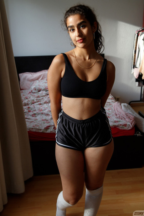 Hot Pakistani babe Luna Silver strips her sportswear and takes a bath - #36536