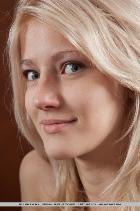 Leggy yellow-haired babe Mila I displaying nice teenie breasts and shaved snatch - #36316