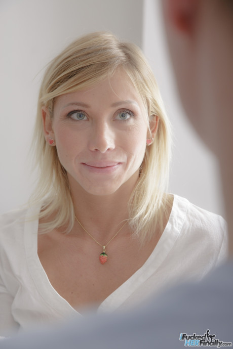 Blonde babe with small breasts Vera likes a massage before hardcore sex - #239206