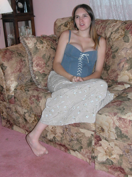Ravishing sexy pregnant teen Natalie strips & spreads her pink cunt on the couch - #4772