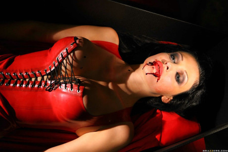 Kinky vampire Aletta Ocean getting double plowed in a kinky orgy - #211405