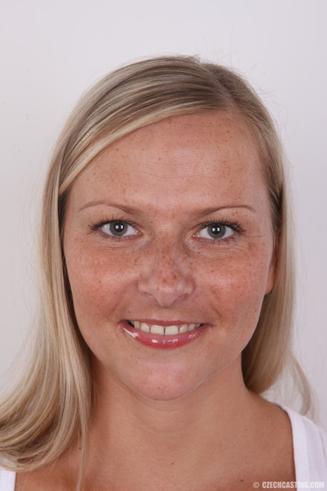 Amateur blondy Petra doffs her black bra and panties for a naked mugshot - #108689