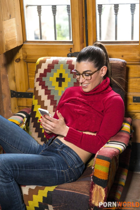 Dirty nerdy teenie Julia Roca spreads her legs and gets her silky snatch dicked - #78842