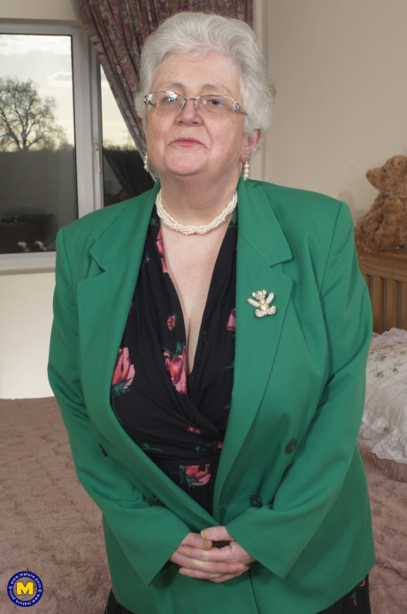 BBW old lady with glasses Caroline V strips to her underwear & masturbates - #58148