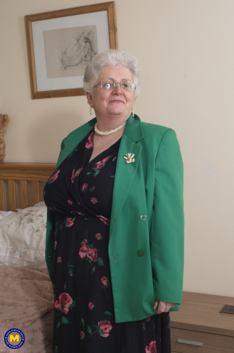 BBW old lady with glasses Caroline V strips to her underwear & masturbates - #58149