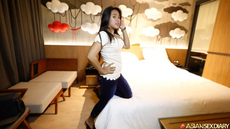 Adorable Filipina Nini undresses and flaunts her humongous behind and titties - #218914