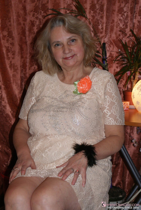 Amateur granny Helga strips undressed & shows her giant saggy breasts & bushy holes - #103239