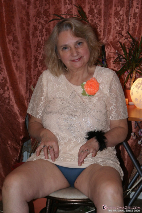Amateur granny Helga strips undressed & shows her giant saggy breasts & bushy holes - #103241