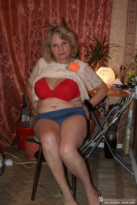 Amateur granny Helga strips undressed & shows her giant saggy breasts & bushy holes - #103242