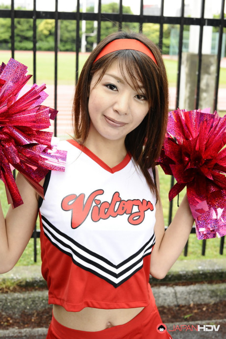 Japanese cheerleader Tomomi Matsuda gives a demonstration at a playground - #190889