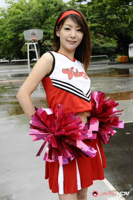 Japanese cheerleader Tomomi Matsuda gives a demonstration at a playground - #190896