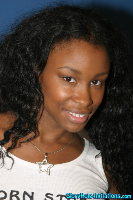 Black babe Kianna Jayde has a 1 on 1 session with a glory hole pecker - #47956