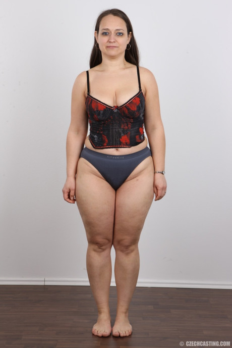 Chubby Czech cougar girl Helena gets nude at the castings - #228430