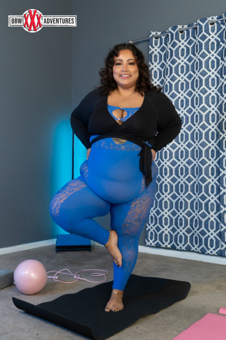 Horny transsexual fatty Peachie Garcia reveals her monstrous boobies and gets rammed - #251056