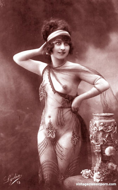Gorgeous French women show their nice boobies & trimmed cunts in a vintage scene #7780