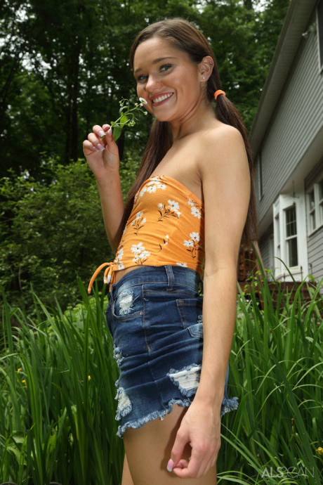 Horny teen Zoe Bloom insets vegetable in anus and vagina on backyard blanket - #155517