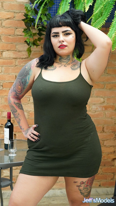Inked lady girl Alana Kralissa shows her large butt before sex with a machine dildo - #41368