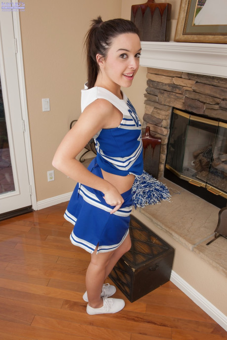 Cheerleader Jaslene Jade shows off her perfect breasts & spreads her puffy cunt - #9878