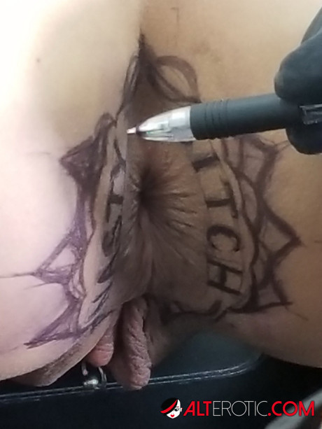 Latina slut lady Kitty Jaguar gets a behind tattoo before being fucked - #25153